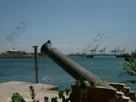 亚丁港炮台图片