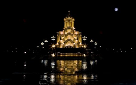 夜幕三圣大教堂图片