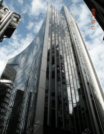 伦敦金融区街上高楼图片