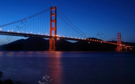 旧金山夜色下的金门大桥图片