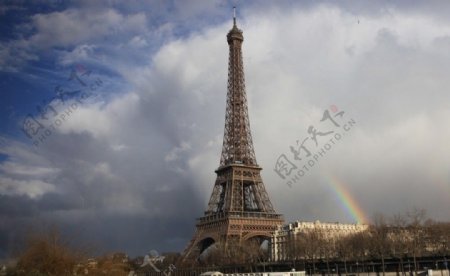 巴黎塞纳河畔埃菲尔铁塔图片
