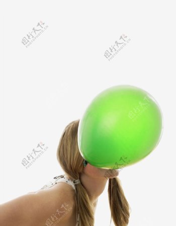 玩气球的美女图片