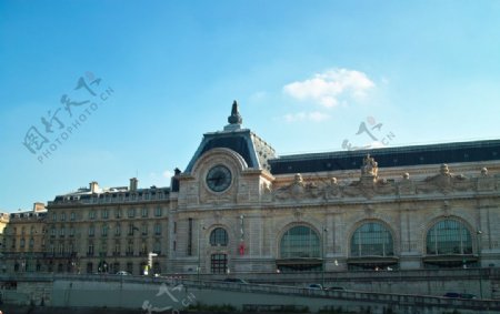 巴黎塞納河邊的著名建築图片