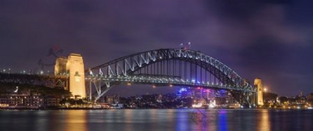 桥梁倒影夜景河面图片