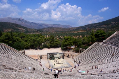 2500年前的古希腊剧场图片