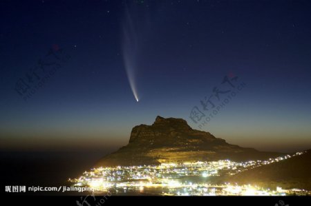 南非开普敦拍摄的彗星图片