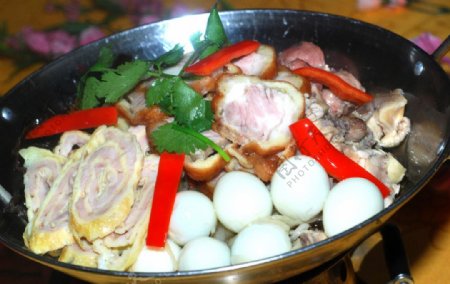 干锅全家福鹌鹑蛋大肠肉丸图片