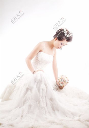 亚洲美女婚纱照图片