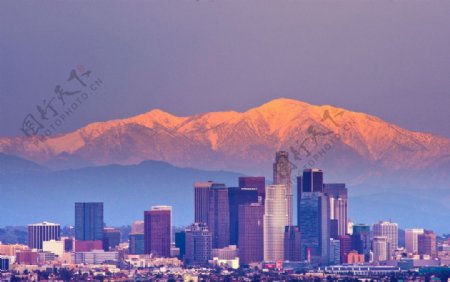 美国加州洛杉矶雪山日落图片