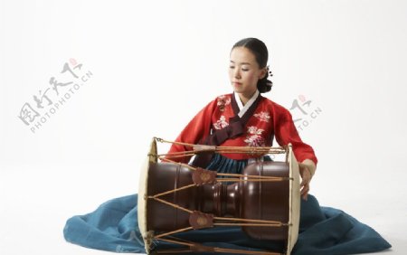 朝鲜族民族乐器演奏图片
