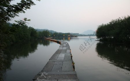湘湖石板路图片