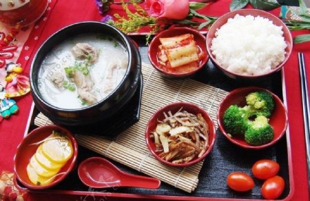 韩式牛尾补汤饭图片
