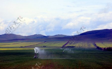 草原自动灌溉图片