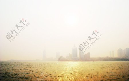 青岛栈桥沿海风光图片