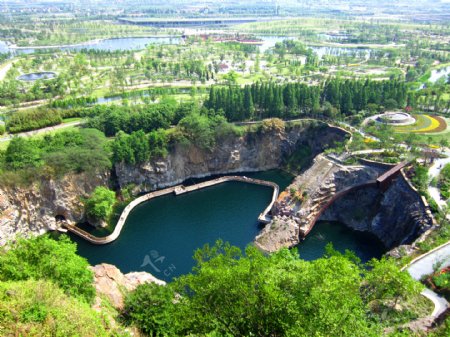 辰山植物园矿坑图片
