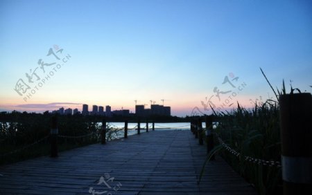 湖景夜色图片