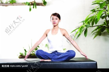 美女休闲瑜伽图片