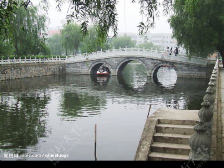 石桥流水图片