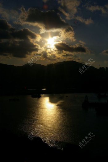 日出香港海面图片
