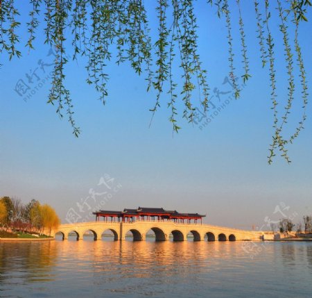 凌云桥之春图片