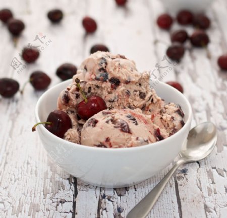 樱桃巧克力冰淇淋图片