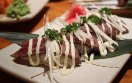冰火牛肉寿司图片