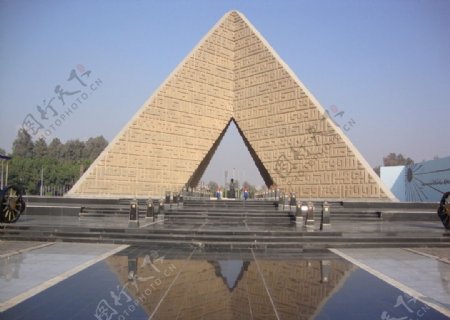 萨达特总统纪念碑正面及广场图片