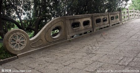 上海鲁迅公园拱桥图片