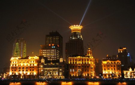上海夜景灯光闪耀金碧辉煌图片