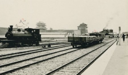 清末京张铁路修通后的北京西直门火车站站内场景1908年图片