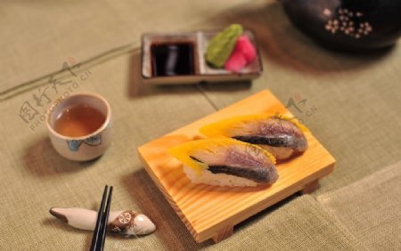 希鳞鱼寿司图片