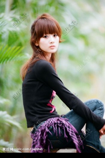 台湾网络人气美女果子另类黑色长袖T恤图片