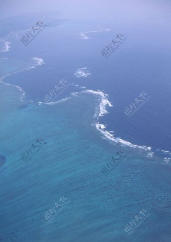 大海与岛屿图片