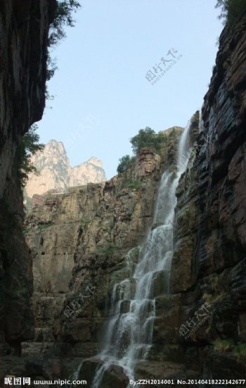 云台山红石峡瀑布图片