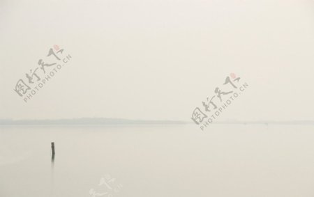 云雾山水图片