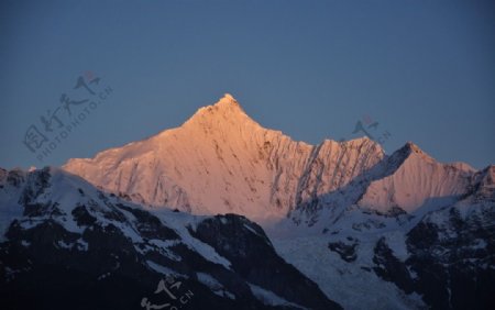 梅里雪山日照金山图片