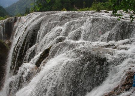 山中瀑布图片