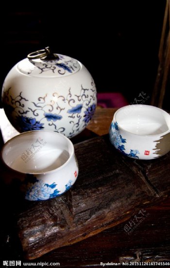 白瓷茶壶茶杯图片