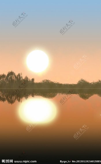 湖边初升的太阳图片