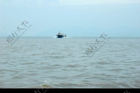 上川岛海上轮船图片