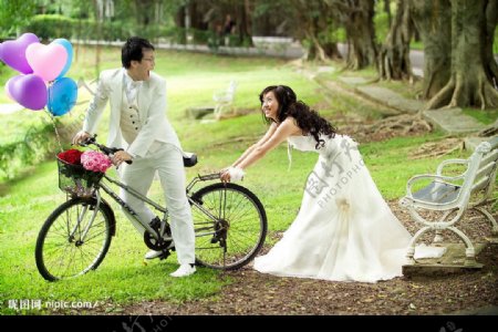 自行车婚纱照图片