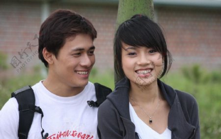 生活中的演戏中的情侣越南情侣谈情说爱甜蜜亲密伴侣图片