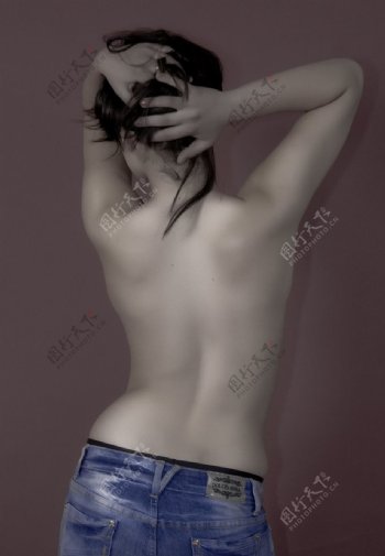 裸露后背的女人图片