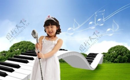 女孩儿童话筒钢琴旋律唱歌音乐之路图片