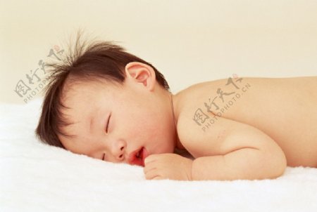 熟睡的宝宝图片