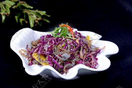 紫包菜拌鱼皮