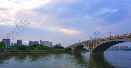 龙王港大桥一侧