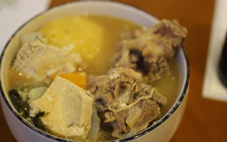 韩式土豆脊骨汤