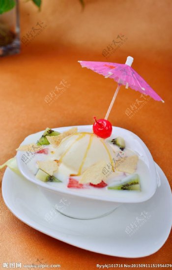 果酸奶冰激凌