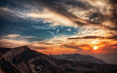 山上的日落风景图
